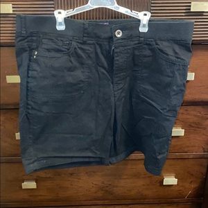 Burmuda black stretch shorts